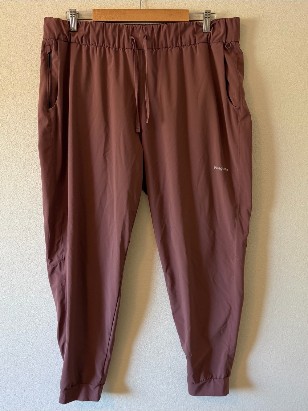Patagonia Women’s Terrebone Jogger In Burl Red XXL  Trial Joggers Outdoors